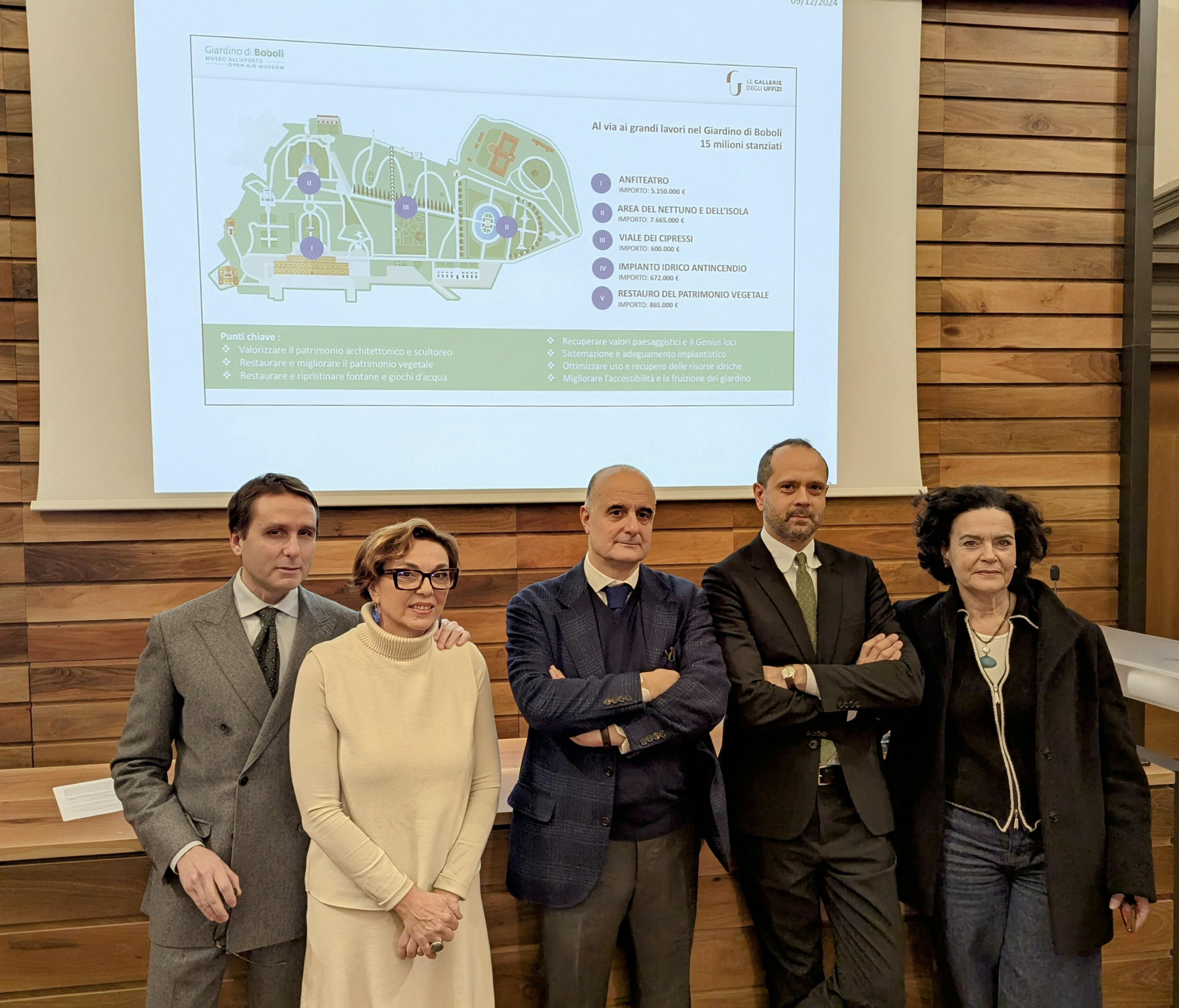 Nella foto, da sinistra, Andrea Giannini (Soprintendenza), Paola Ruggieri (Uffizi), Valerio Tesi (Soprintendenza), Simone Verde (Uffizi), Franca Berioli (Uffizi)